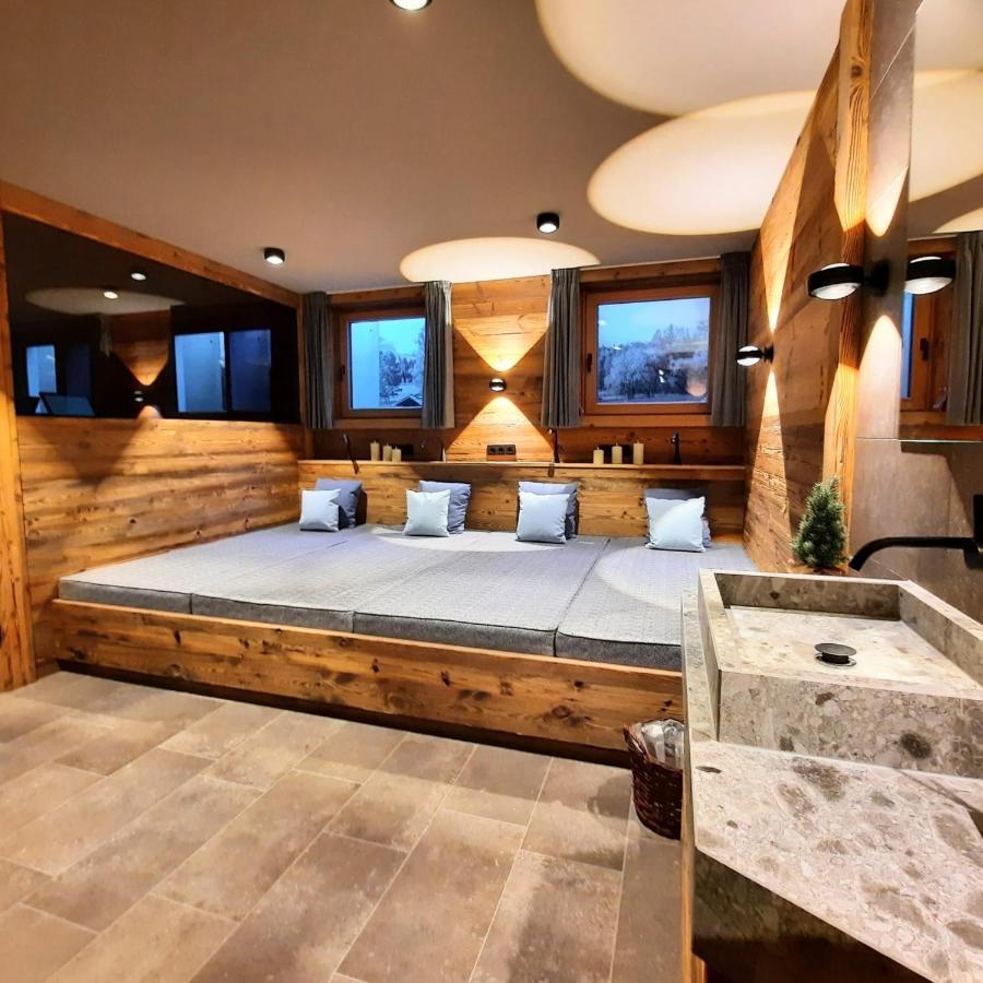 HAHNENKAMM SUITE DELUXE Wellnes&Ski-In/Ski-Out Kitzbühel Exterior foto