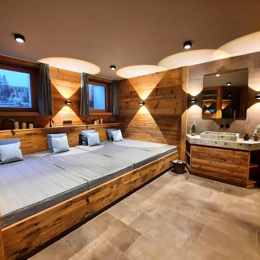 HAHNENKAMM SUITE DELUXE Wellnes&Ski-In/Ski-Out Kitzbühel Exterior foto